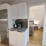 Apartmán Cozy 1br With Balcony, Free Wifi And Parking