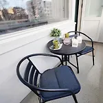 Cozy 1br With Balcony, Free Wifi And Parking