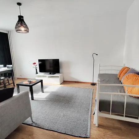 Cozy 1br With Balcony, Free Wifi And Parking Апартаменты
