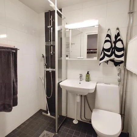 Lägenhet Cozy 1br With Balcony, Free Wifi And Parking